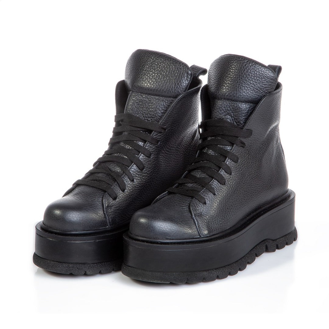 Bocanci cu siret si talpa groasa Alpha Black
