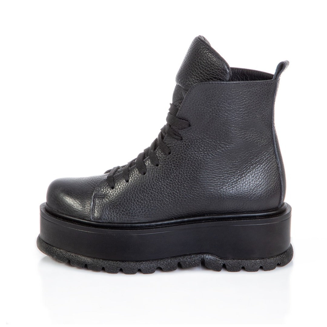 Bocanci cu siret si talpa groasa Alpha Black