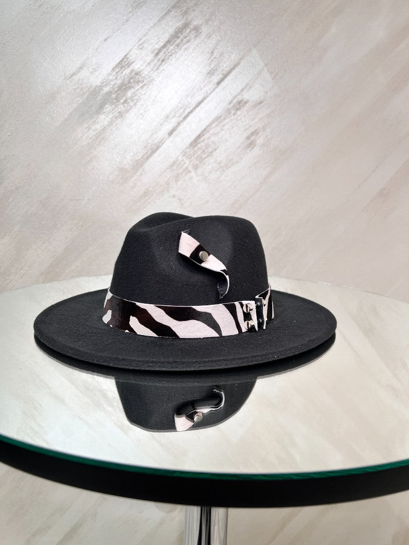 Palarie Neagra cu Bentita de Piele Alb Negru