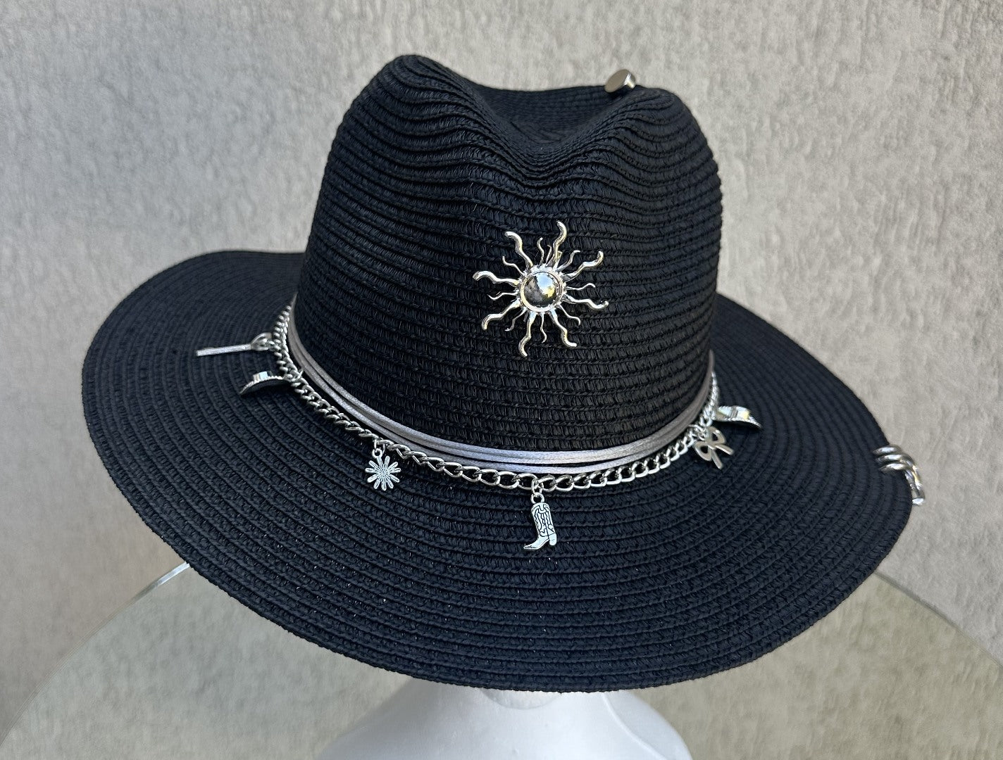 Palarie Neagra de Vara